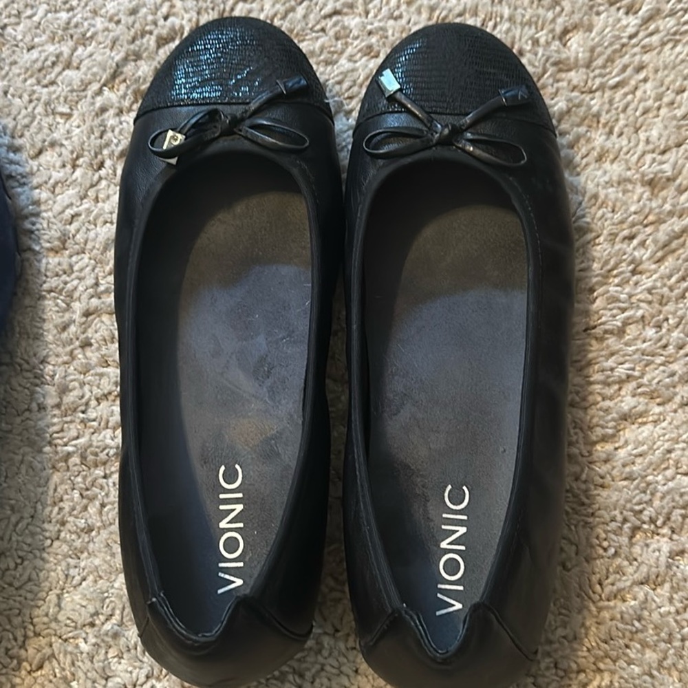 Vionic Women's Shoes in Black and Blue - Picture 4 of 5